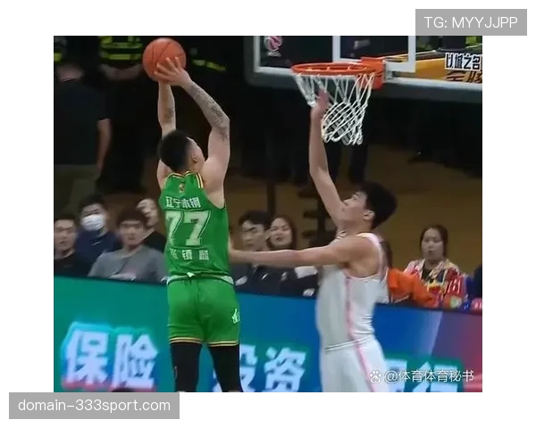 球出界判定规则解析:如何判断篮球是否出界及对应判罚标准 球出界判定规则解析:如何判断篮球是否出界及对应判罚标准
